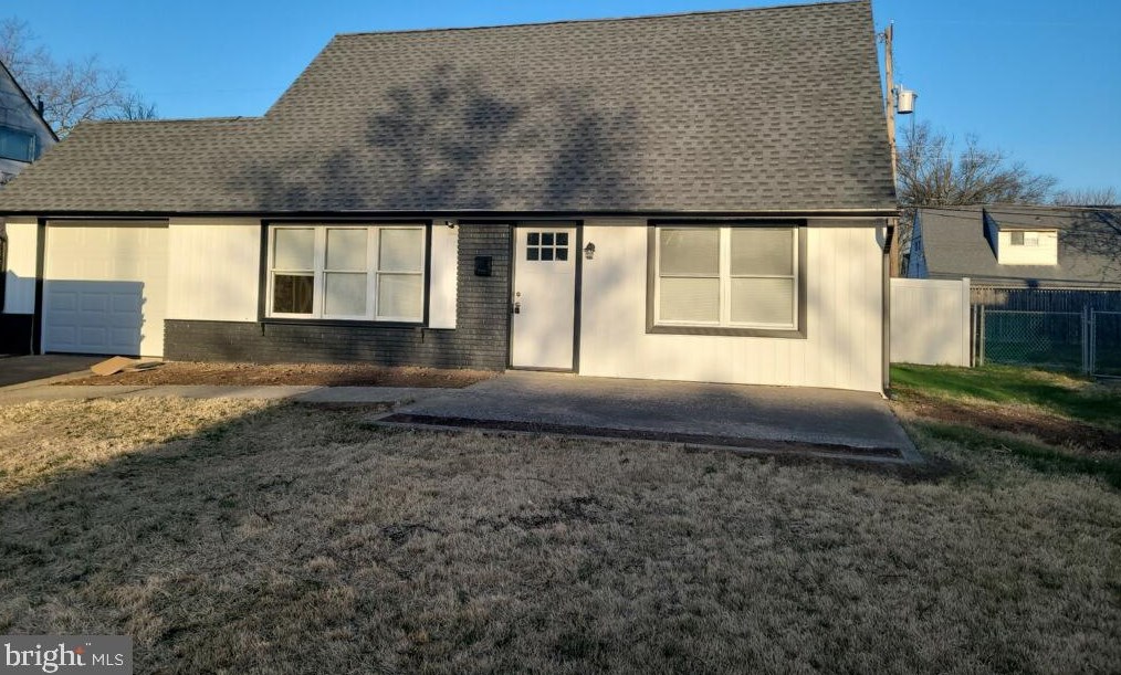 55 Ironwood Rd, Levittown, PA 19057