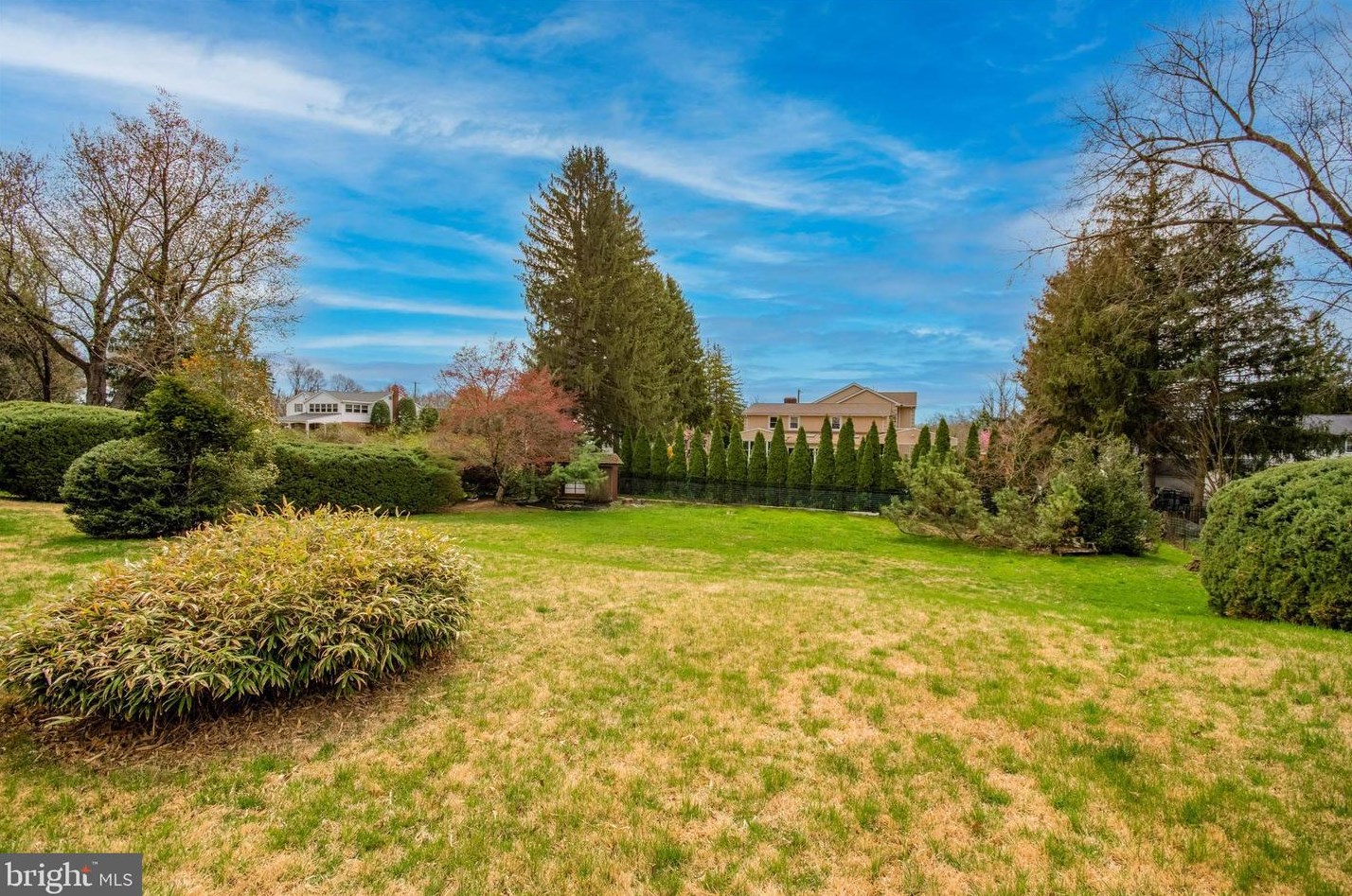 76 Ronald Dr, Southampton, PA 18966-2045