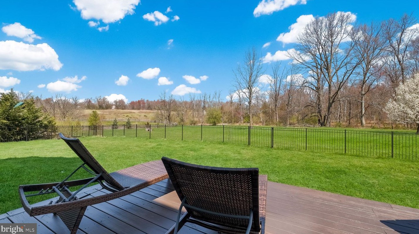 550 Delaware Dr, Sellersville, PA 18960