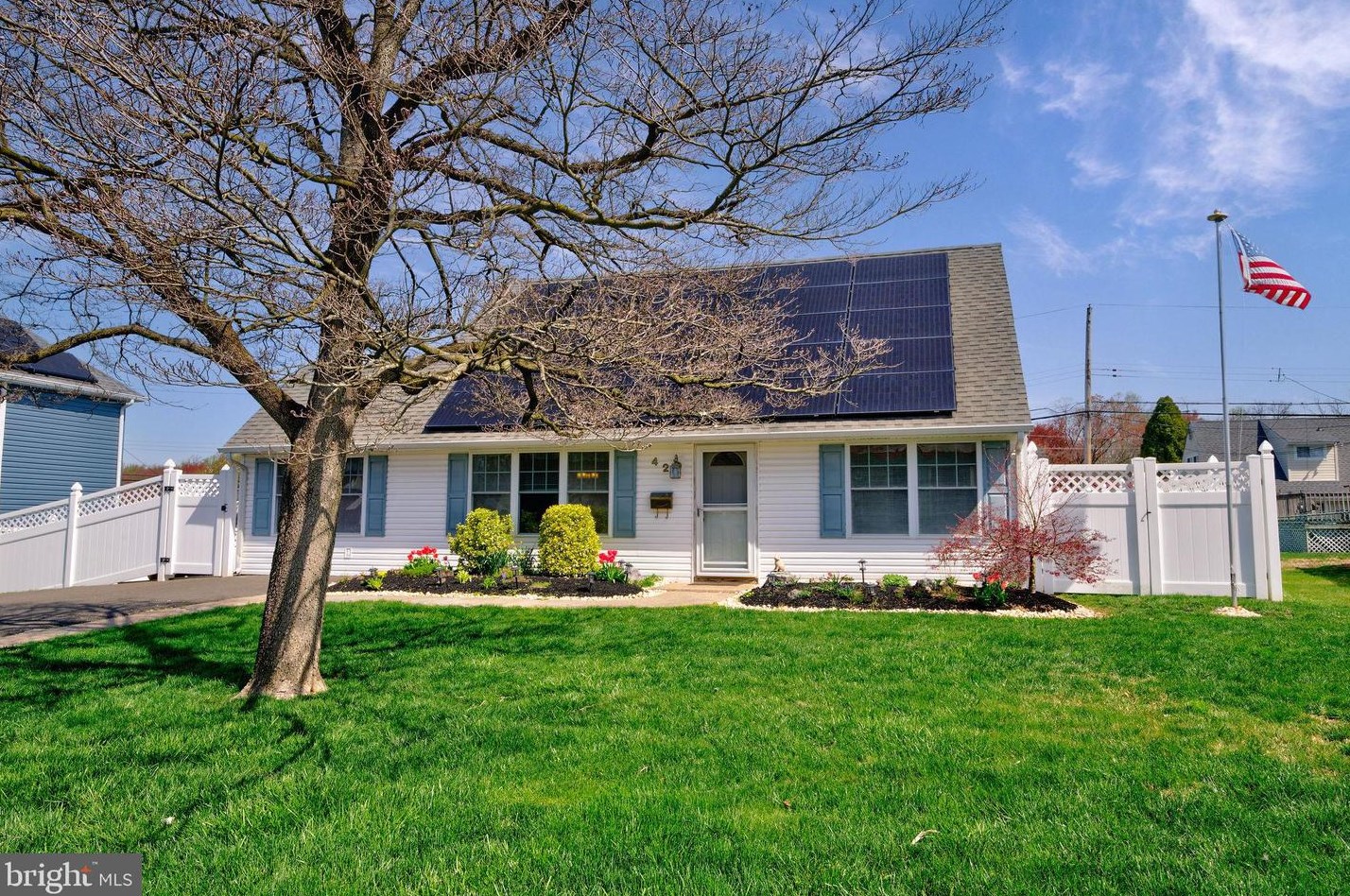 42 Quail Rd, Levittown, PA 19057