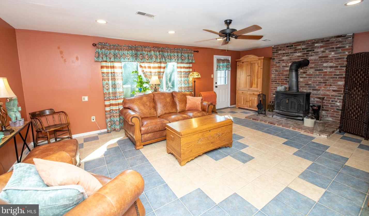 22 Hickory Ln, Upper Makefield PA  18940-1485 exterior