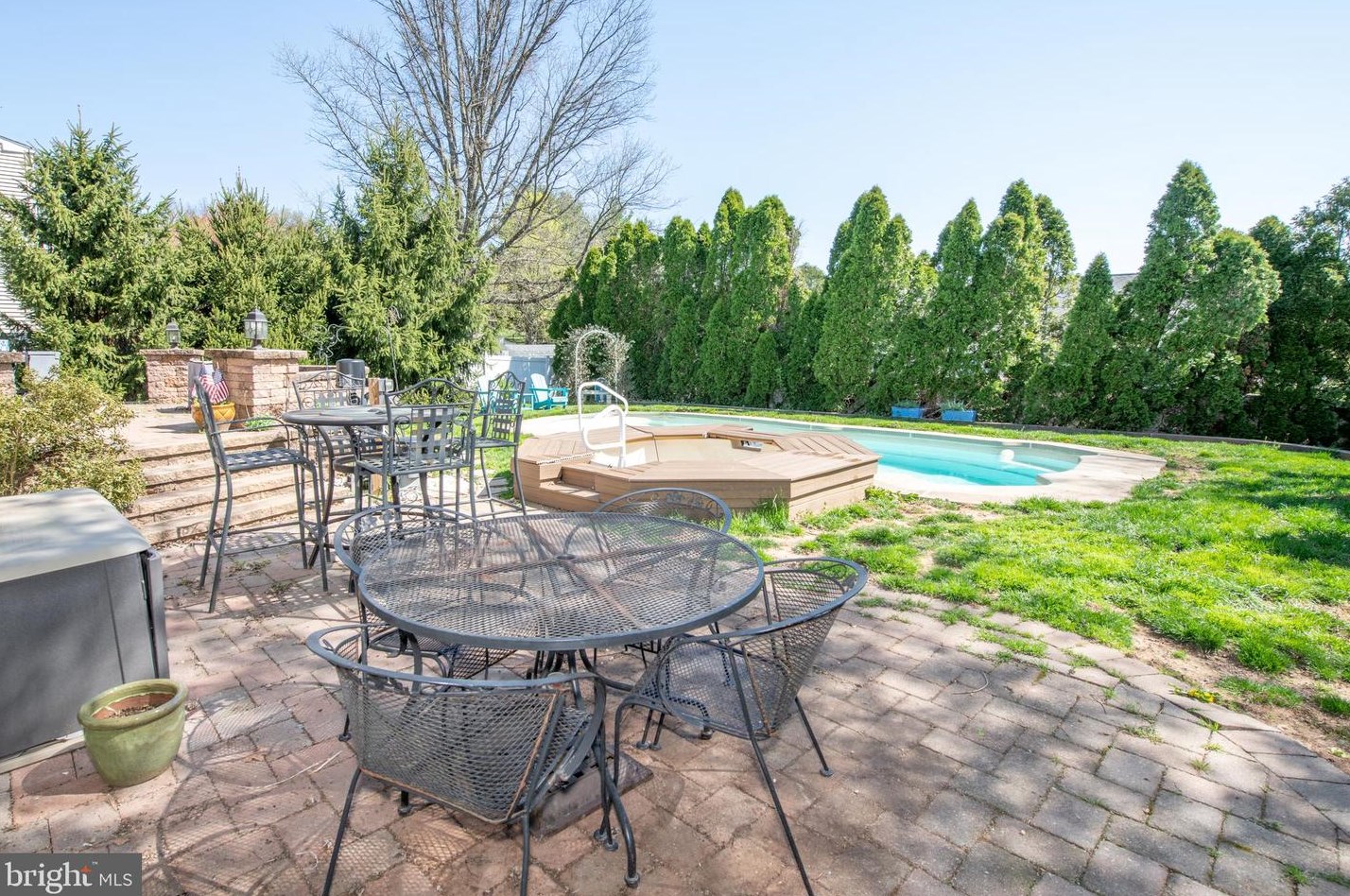 22 Hickory Ln, Upper Makefield PA  18940-1485 exterior