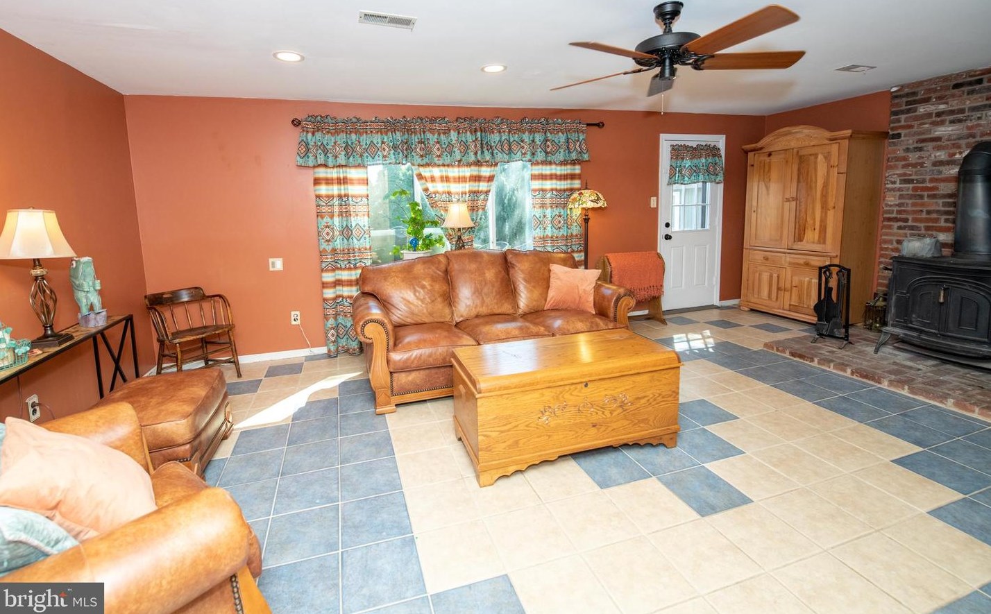 22 Hickory Ln, Upper Makefield PA  18940-1485 exterior