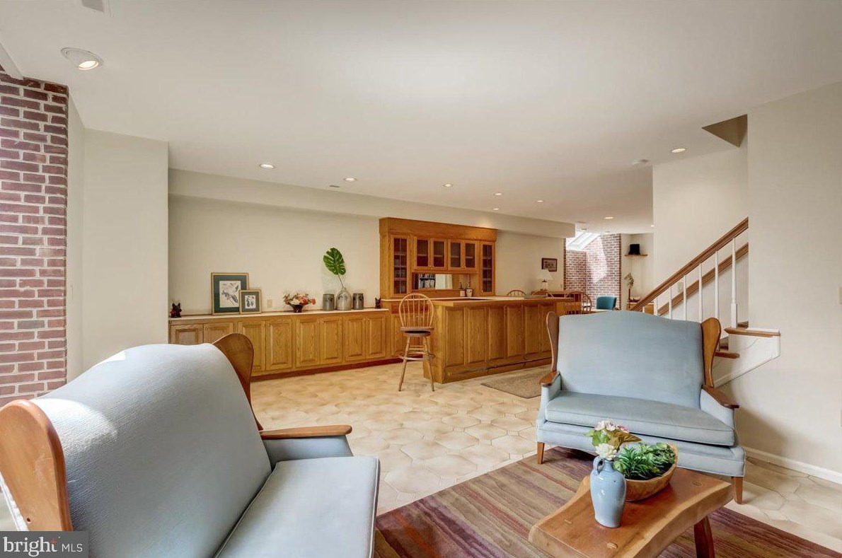 8 Barclay Ct, Upper Makefield PA  18940-1555 exterior