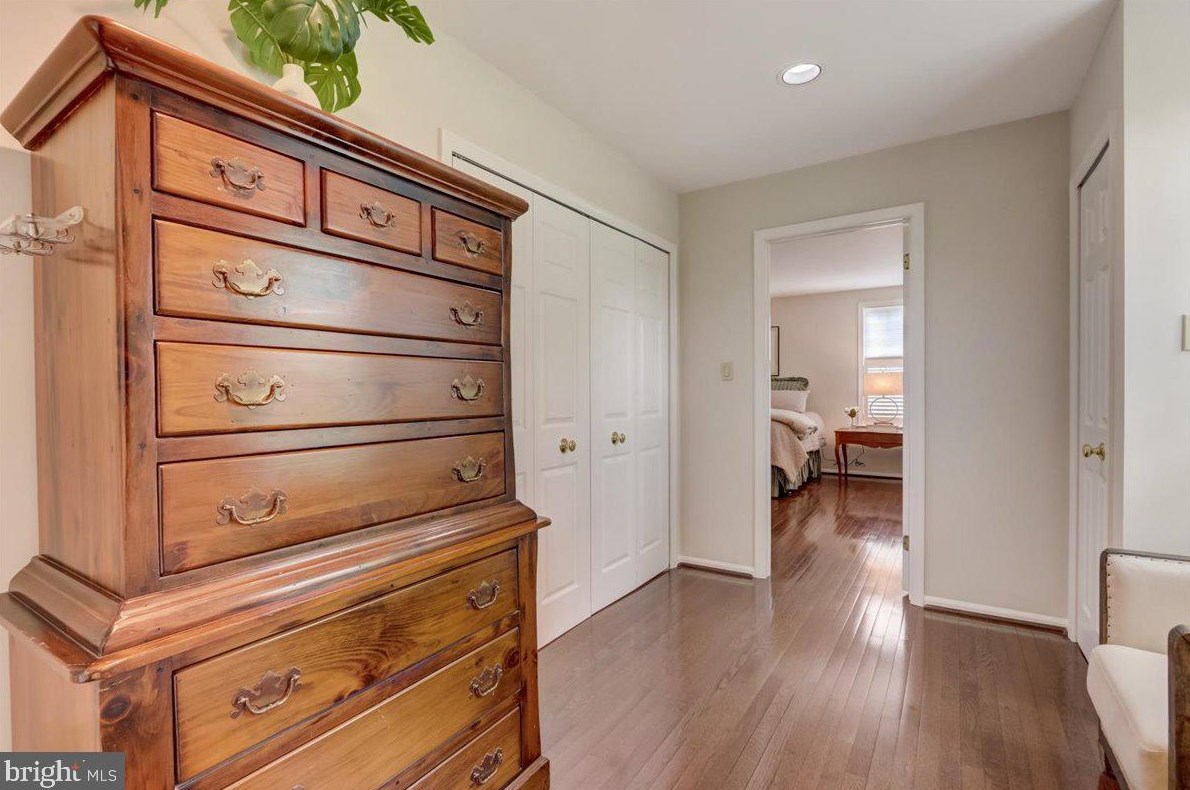 8 Barclay Ct, Upper Makefield PA  18940-1555 exterior