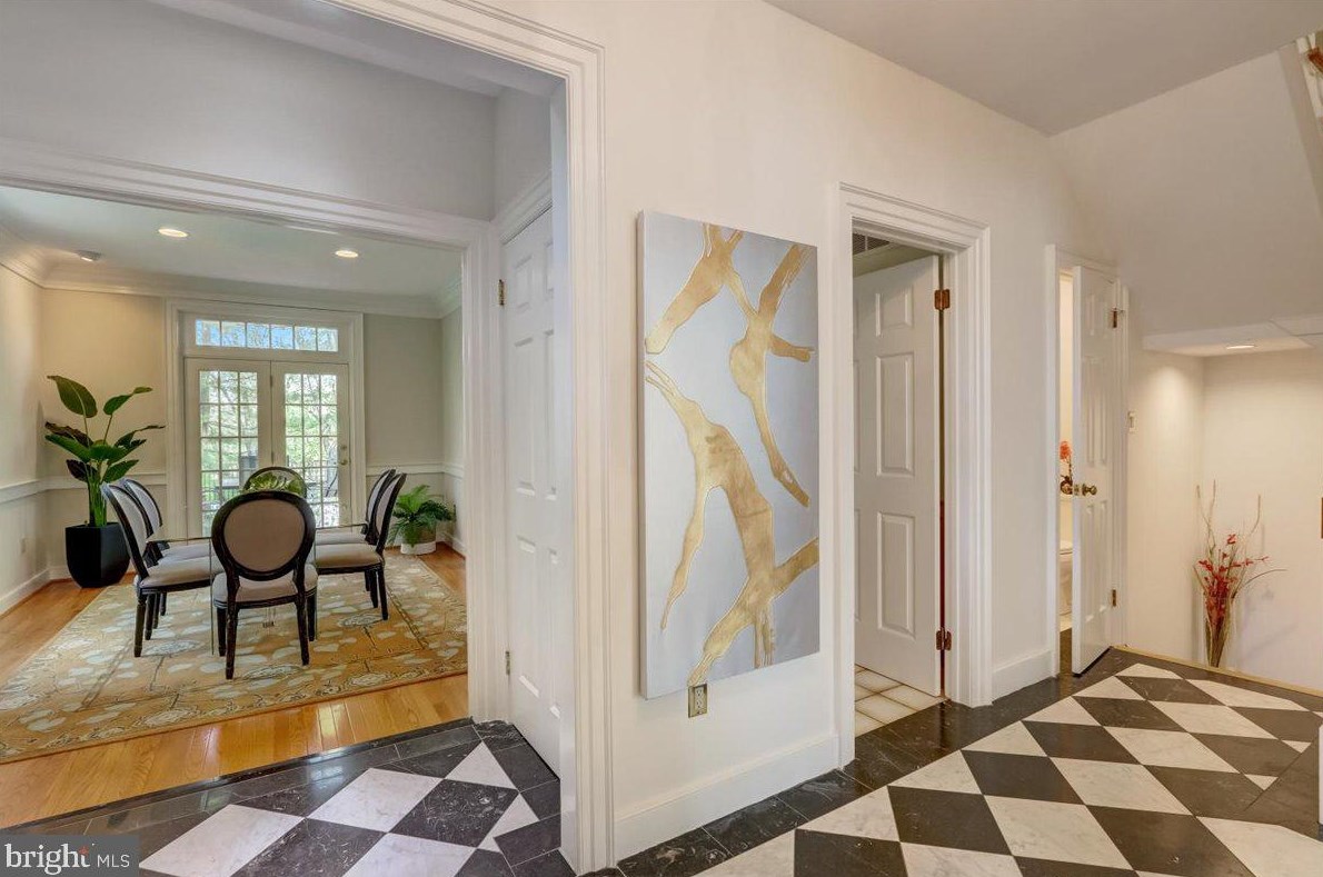 8 Barclay Ct, Upper Makefield PA  18940-1555 exterior