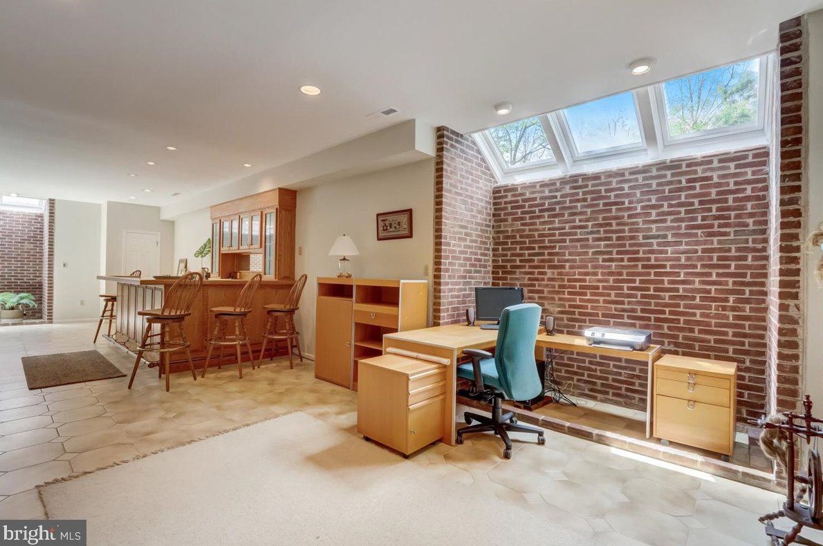 8 Barclay Ct, Upper Makefield PA  18940-1555 exterior