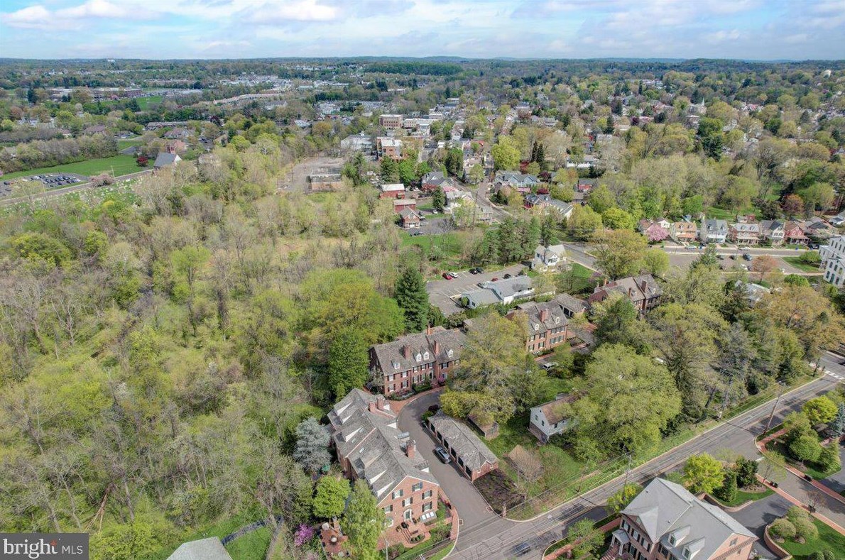 8 Barclay Ct, Upper Makefield, PA 18940-1555