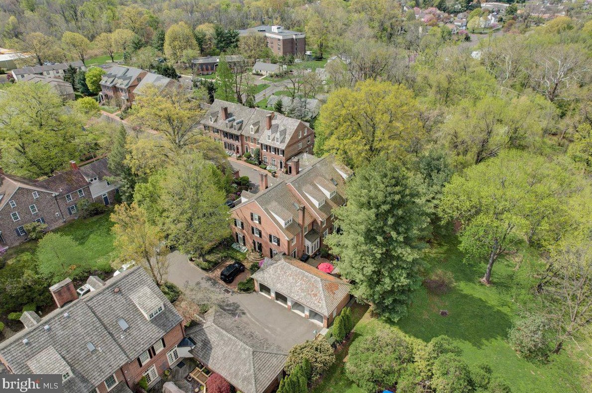 8 Barclay Ct, Upper Makefield PA  18940-1555 exterior