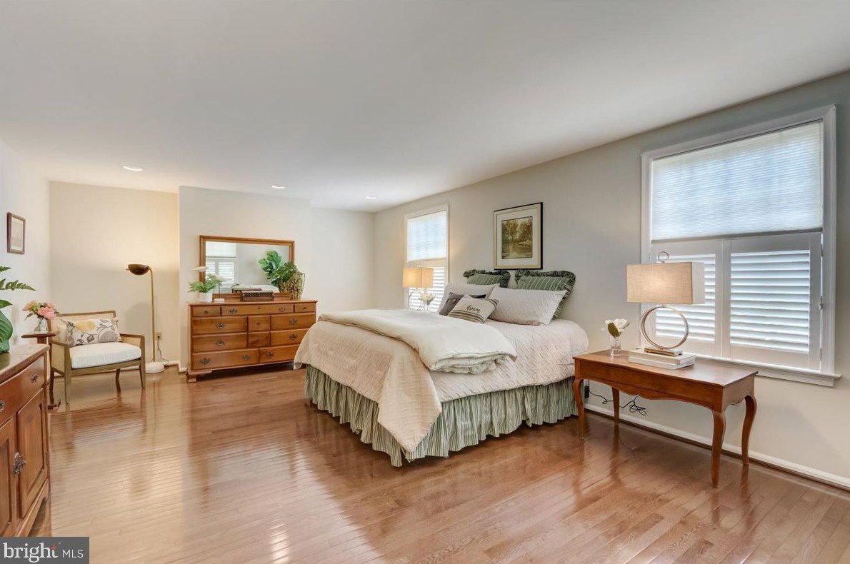 8 Barclay Ct, Upper Makefield PA  18940-1555 exterior