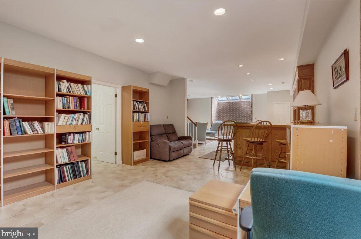 8 Barclay Ct, Upper Makefield PA  18940-1555 exterior