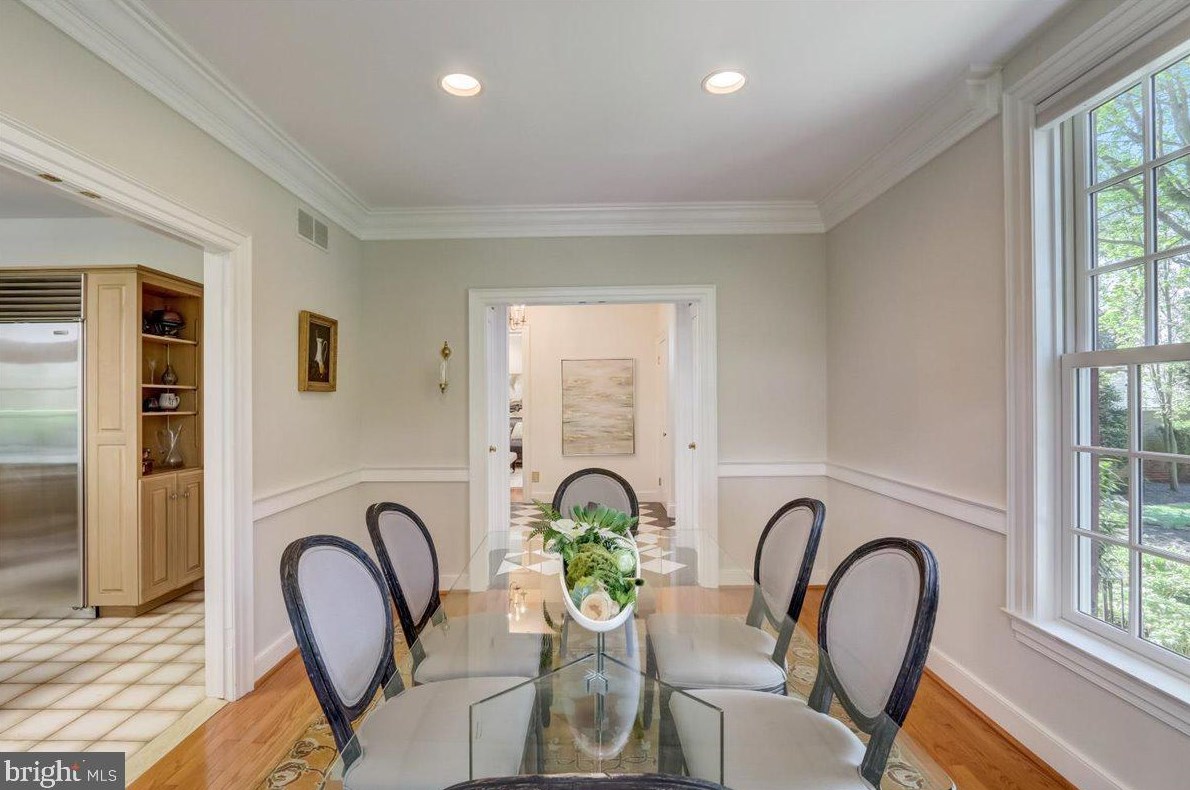 8 Barclay Ct, Upper Makefield PA  18940-1555 exterior