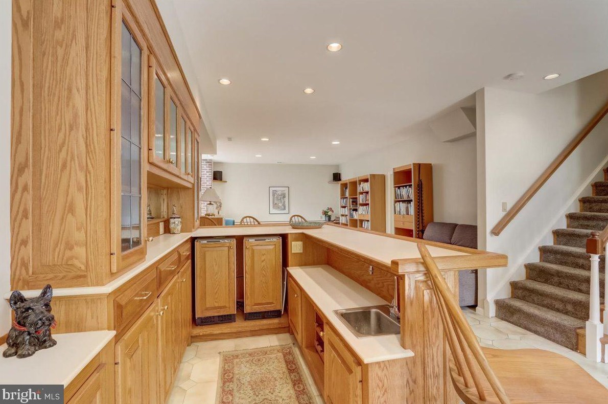 8 Barclay Ct, Upper Makefield PA  18940-1555 exterior