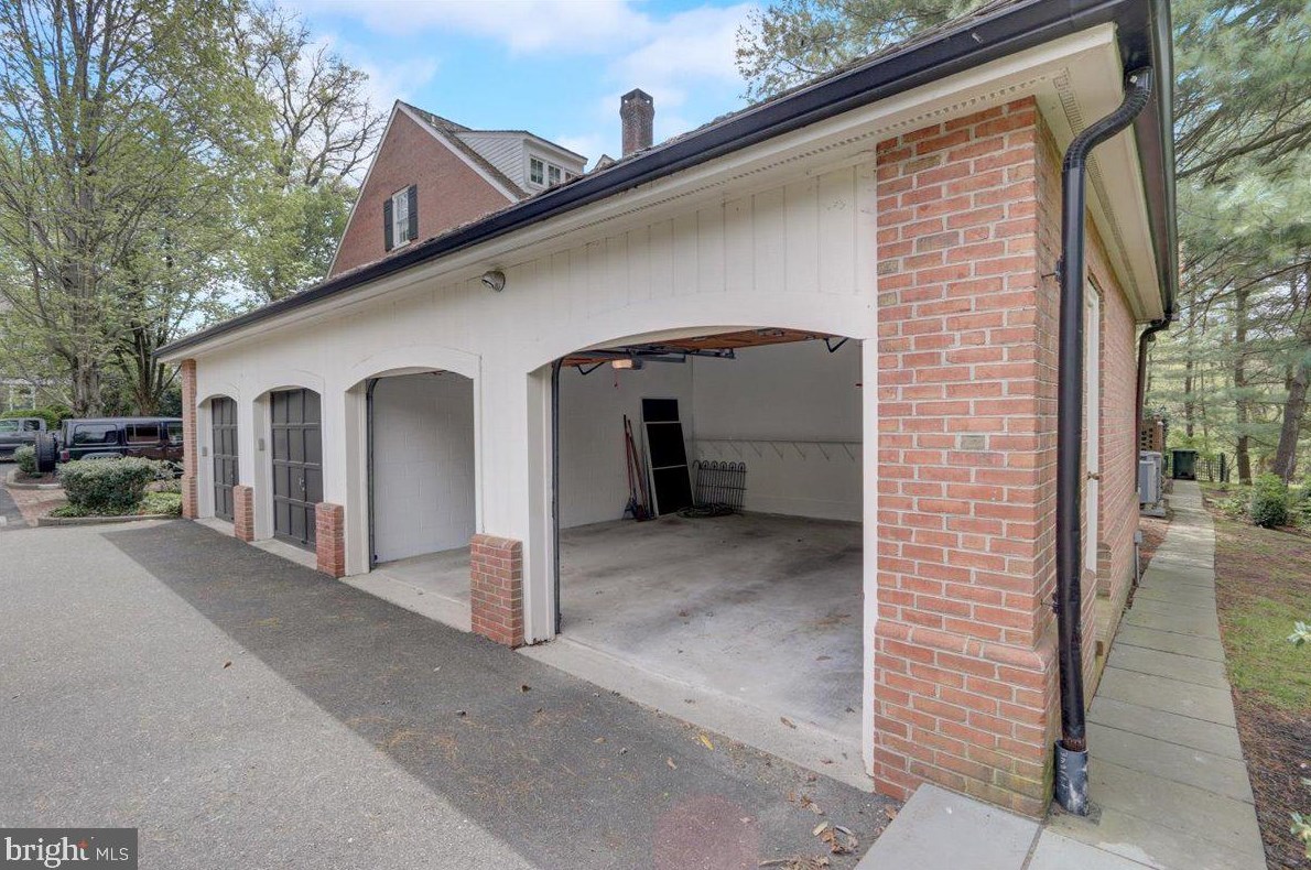 8 Barclay Ct, Upper Makefield PA  18940-1555 exterior