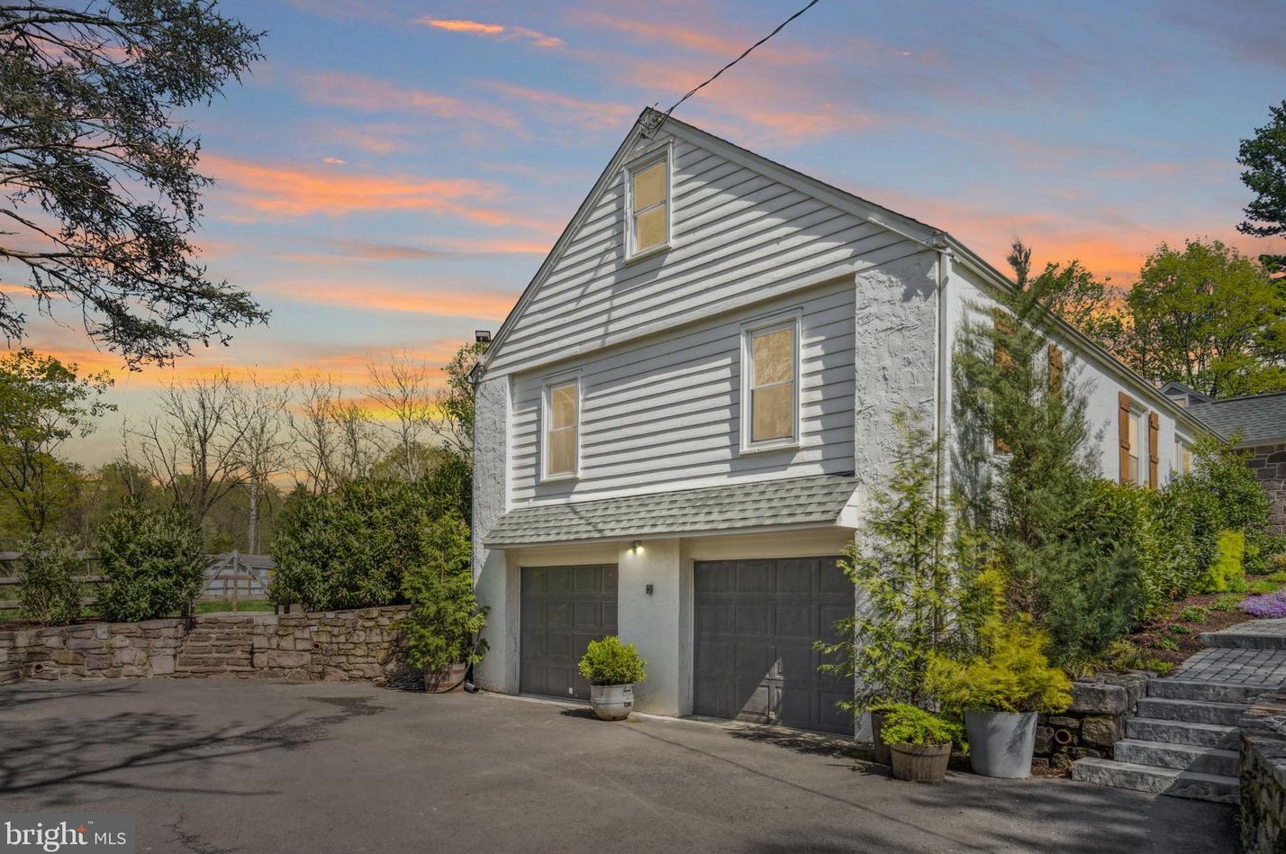 2624 Sugan Rd, New Hope, PA 18938-1808