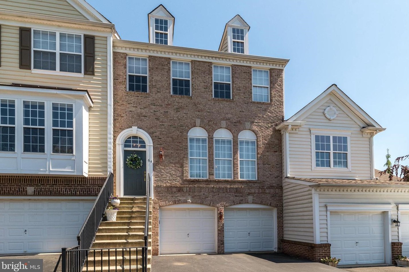 64 Cornerstone Ct, Gardenville, PA