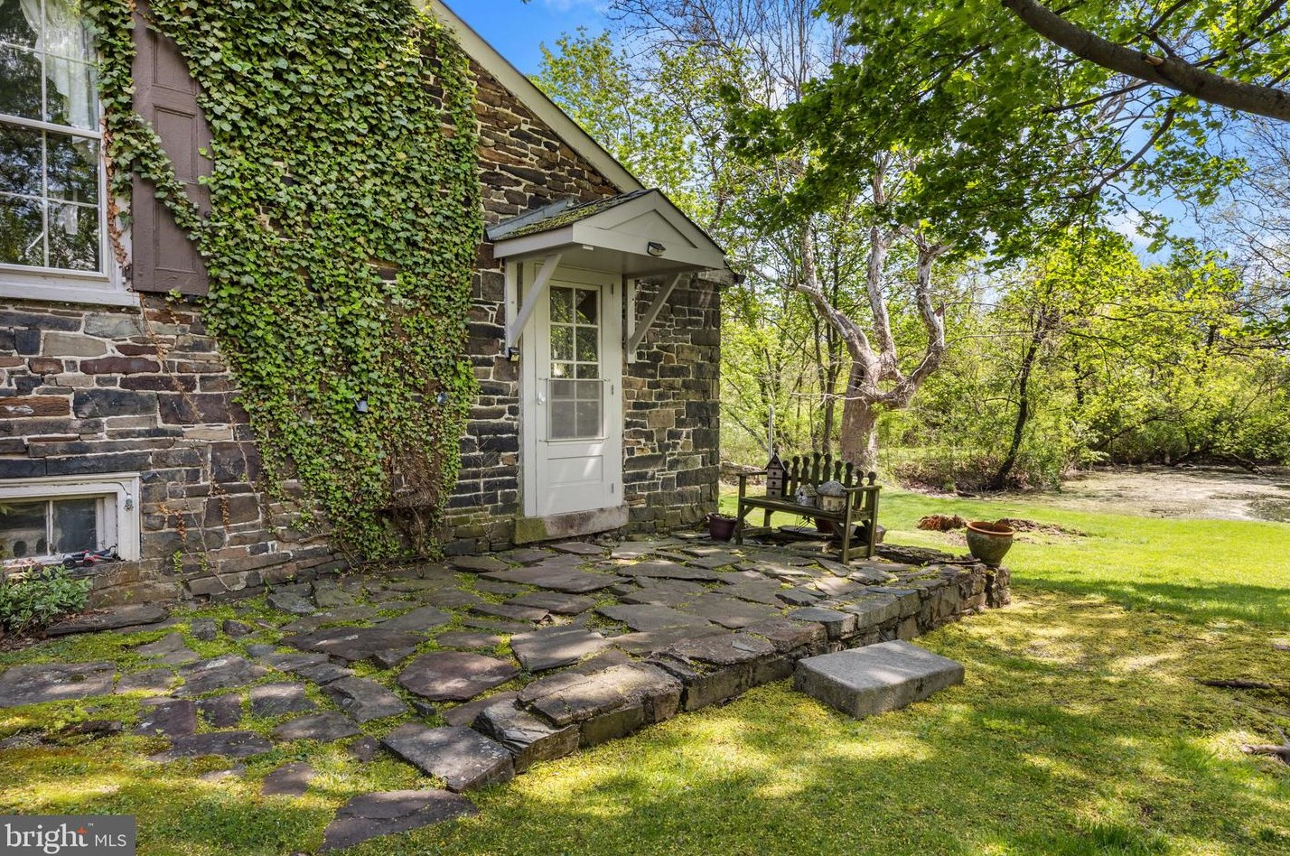 259 Stoopville Rd, Upper Makefield PA  18940-9210 exterior