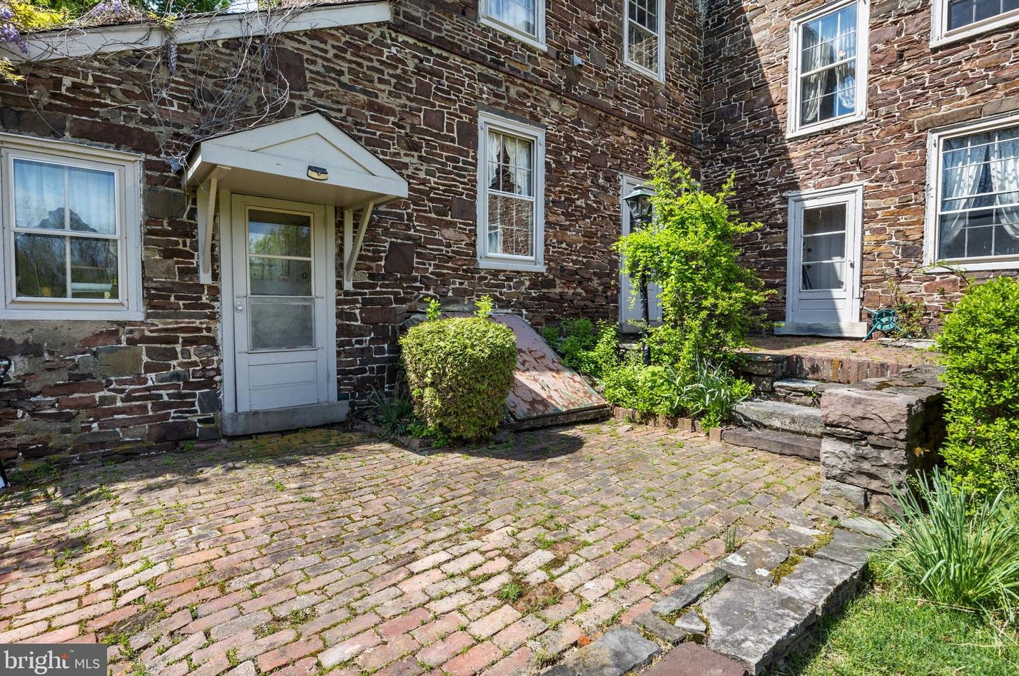 259 Stoopville Rd, Upper Makefield PA  18940-9210 exterior