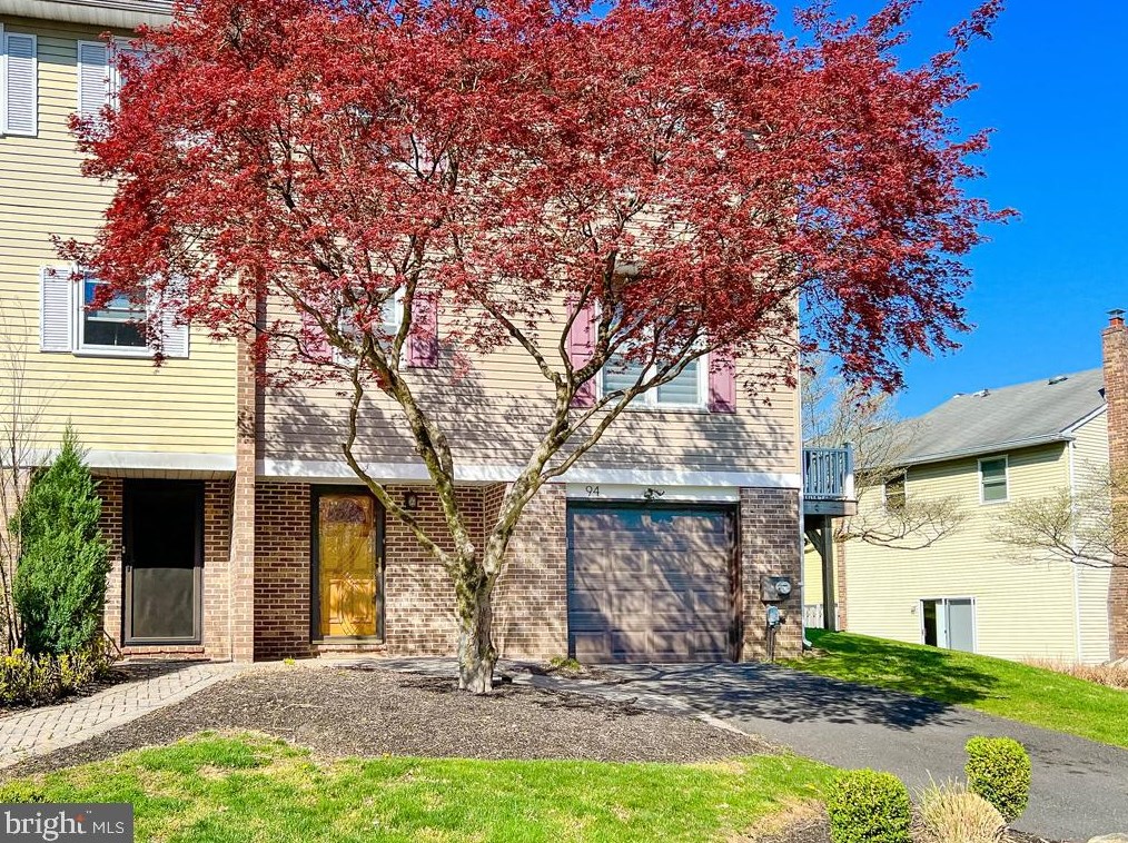94 Woodbridge Ct, Langhorne, PA 19053-1942