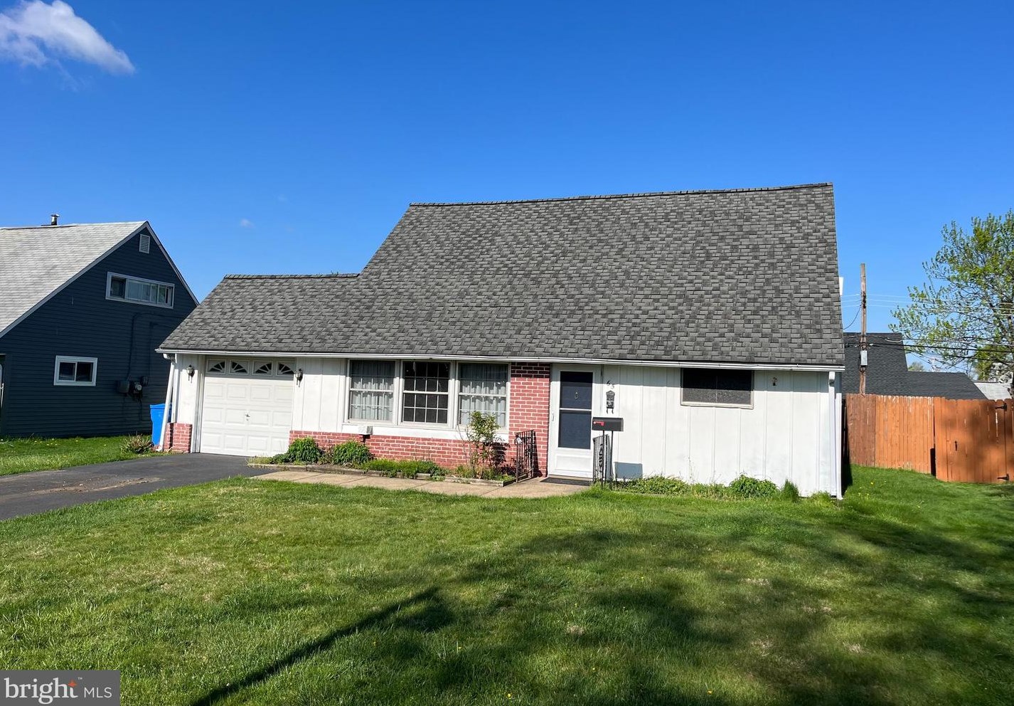 65 Indigo Rd, Levittown, PA 19057-2718