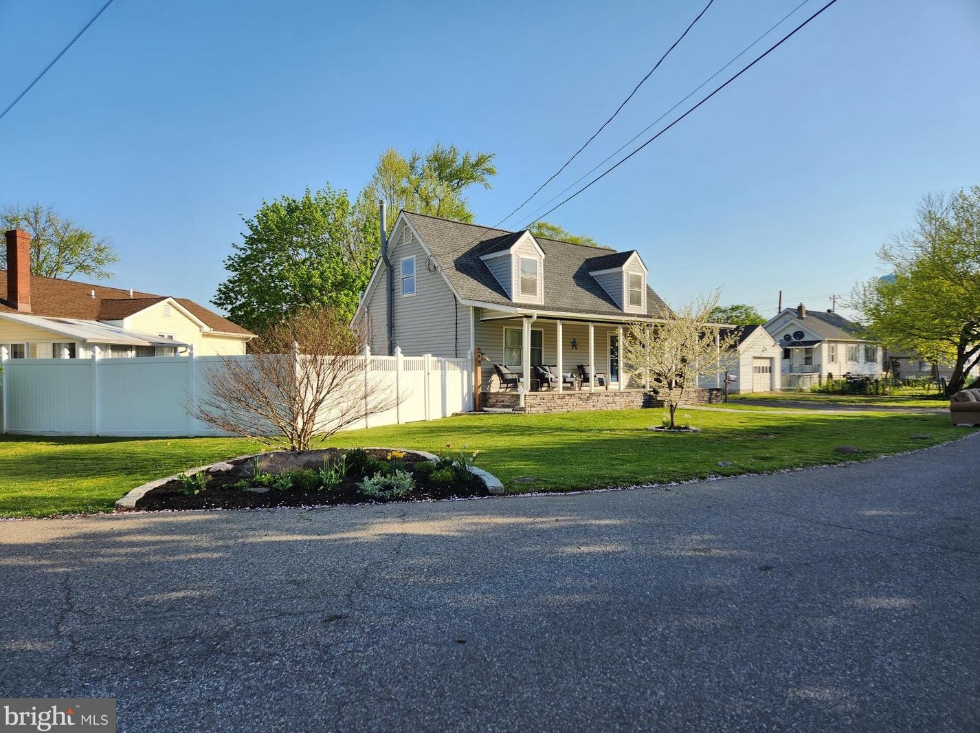 2 Anderson Ave, Yardley, PA 19067