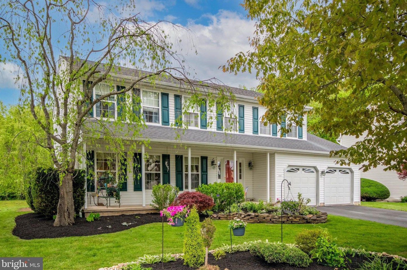 231 Willow Wood Dr, Gardenville, PA