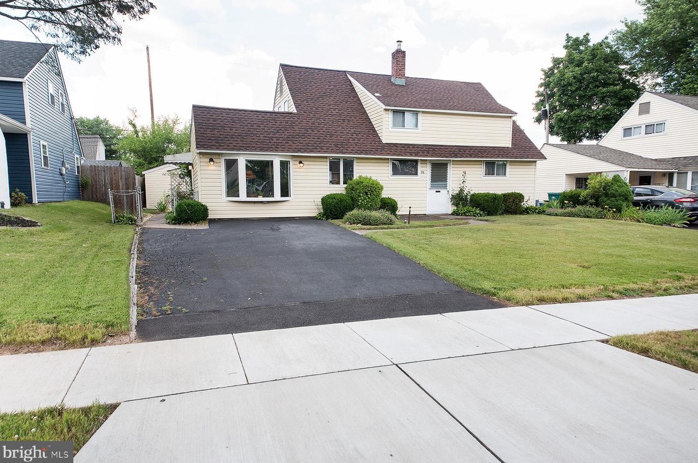 26 Great Oak Rd, Levittown, PA 19057