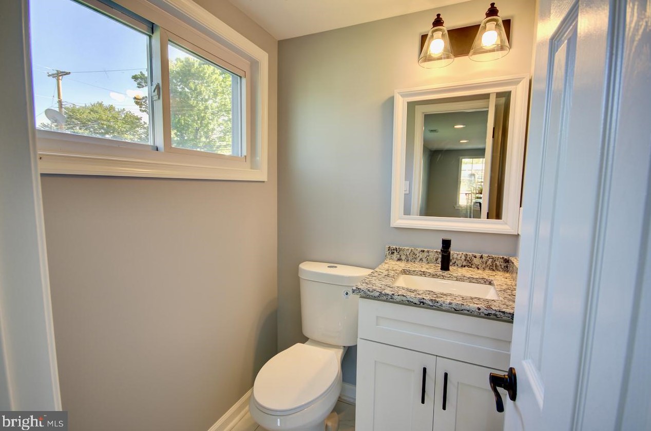 9 Butternut Rd, Levittown, PA 19057