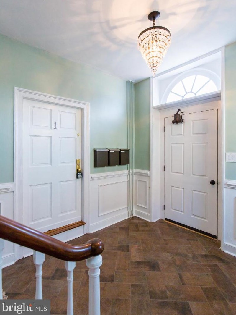 35 State St, Upper Makefield PA  18940-1987 exterior