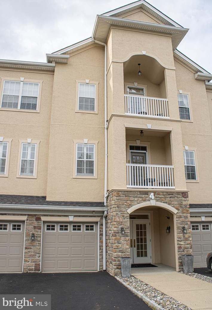 4 Falcon, Southampton, PA 18966