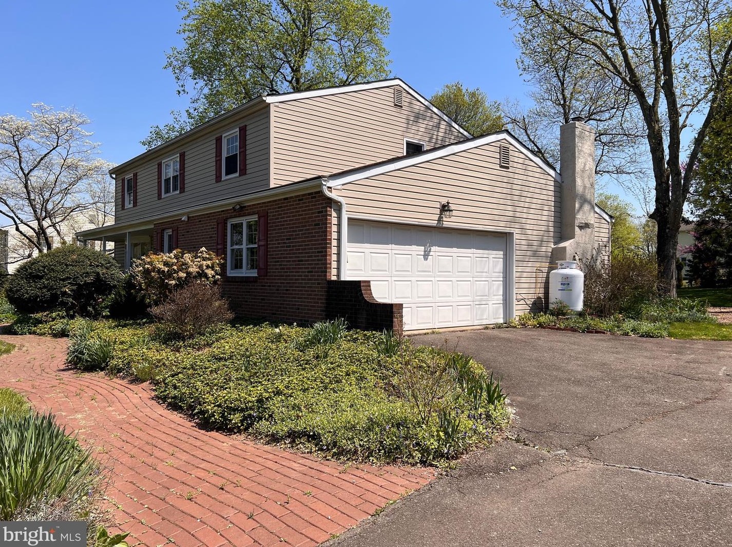 71 Skyline Dr, Chalfont, PA 18914-2820