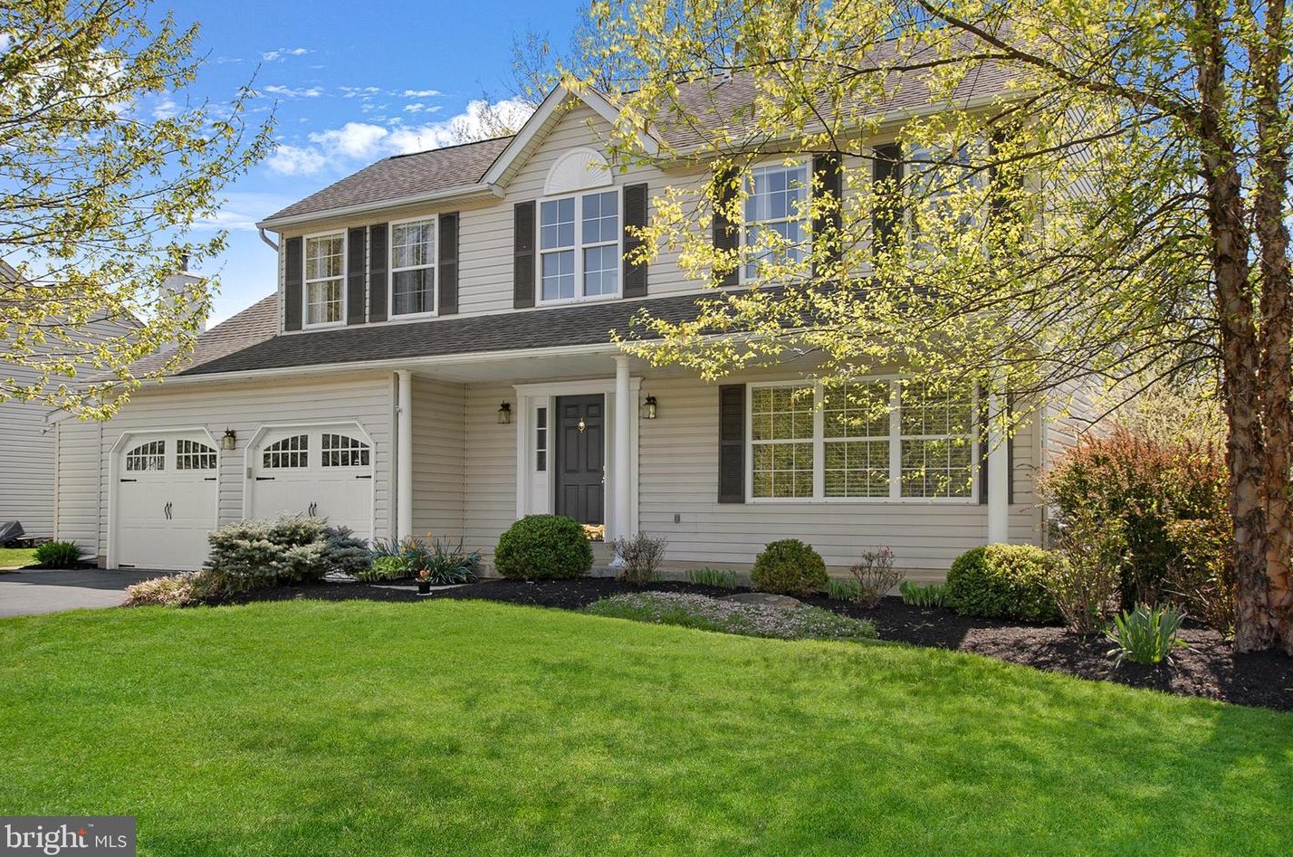 317 Hedgerow Ln, Gardenville, PA