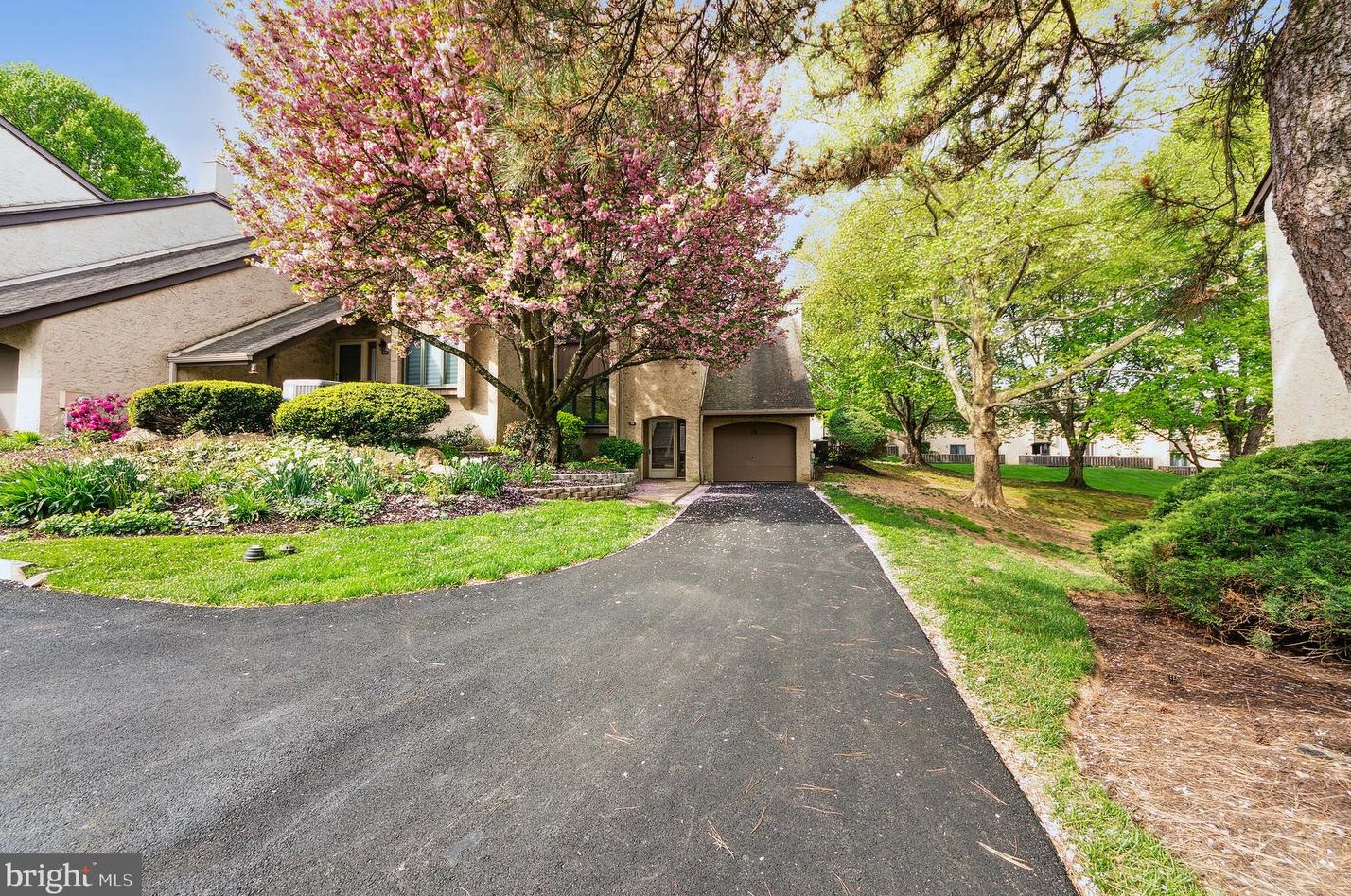 70 Golf Club Dr, Langhorne, PA 19047