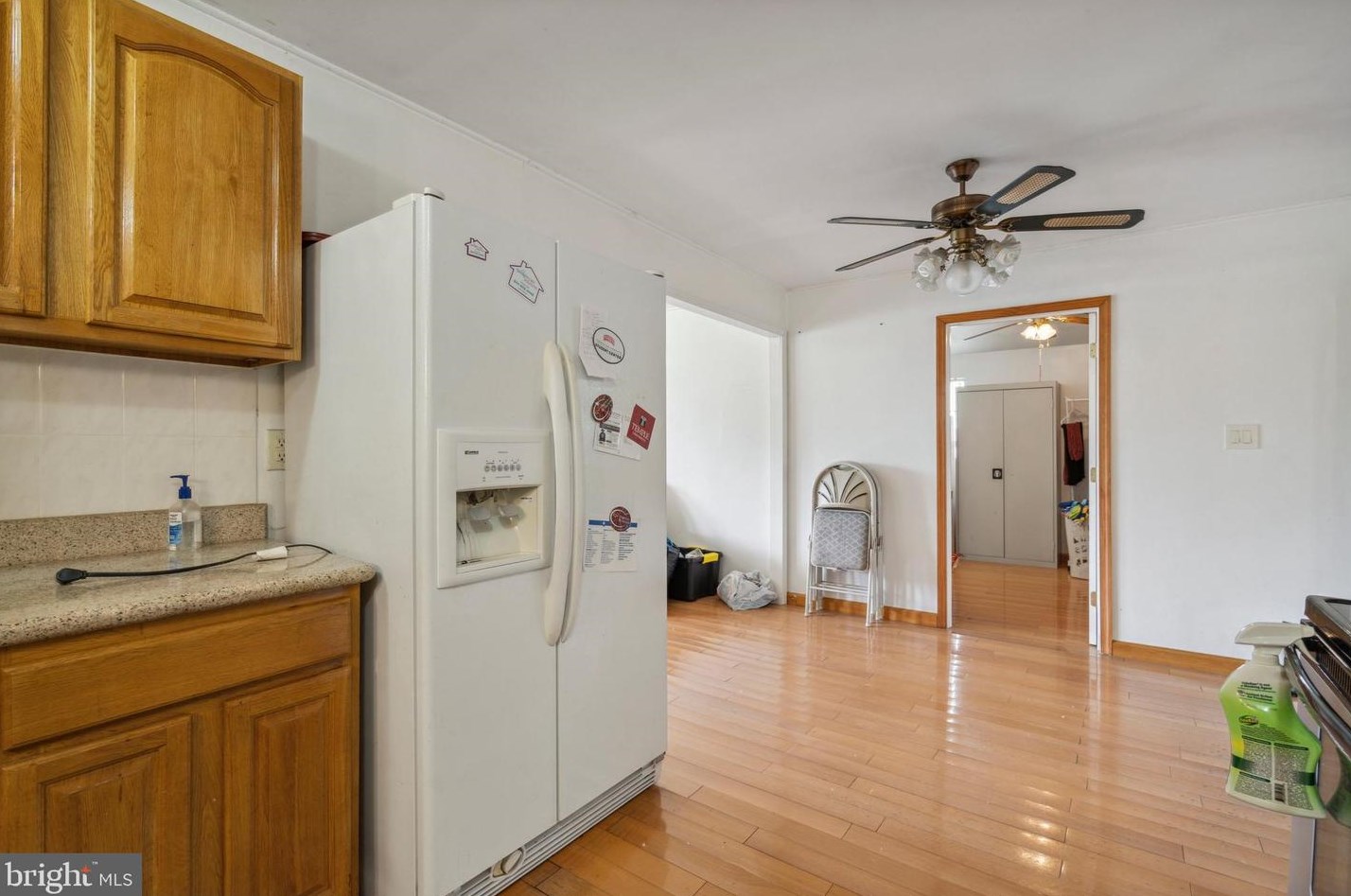 135 Hedge Rd, Levittown PA  19056-1437 exterior