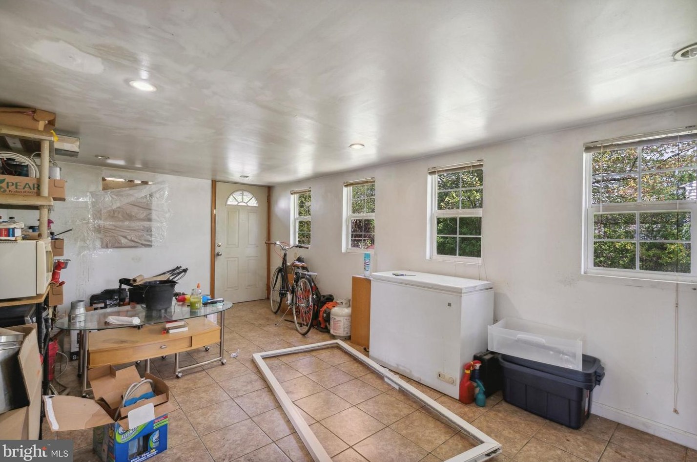 135 Hedge Rd, Levittown PA  19056-1437 exterior