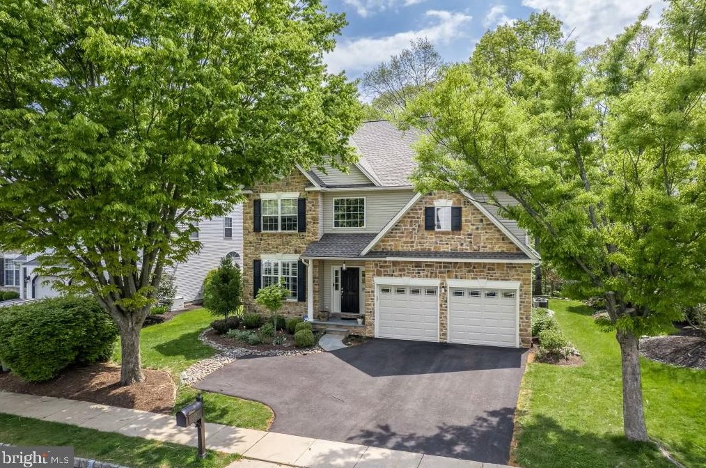 208 Riverwoods Dr, New Hope, PA 18938