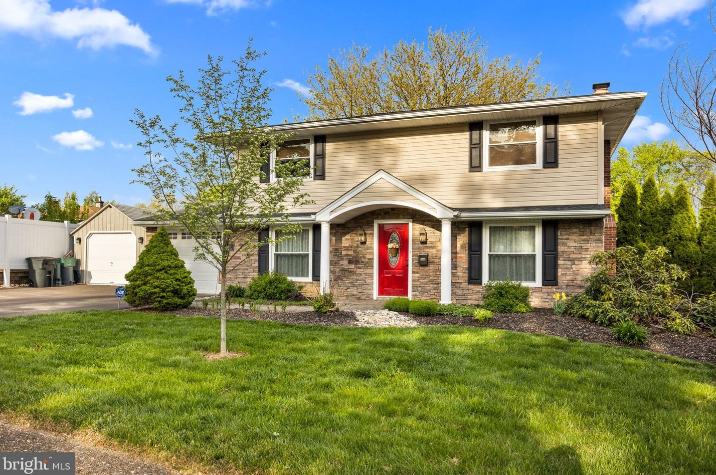 14 Tawny Rd, Levittown, PA 19056-1528