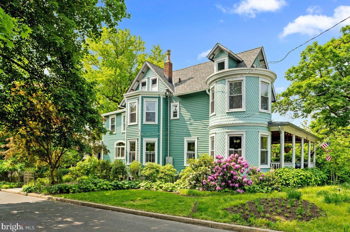 374 Maple Ave, Gardenville, PA