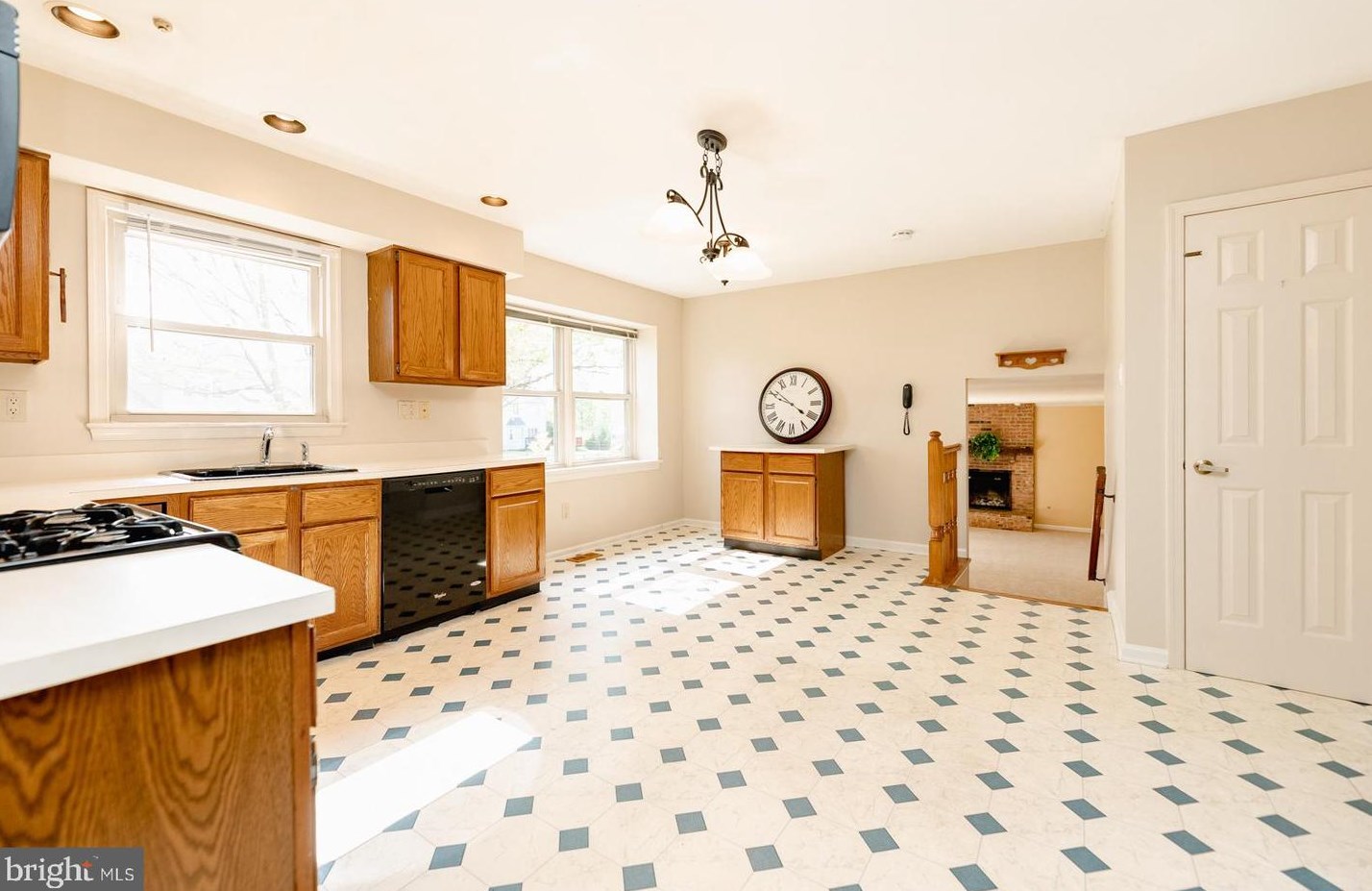 46 Snapdragon Dr, Upper Makefield PA  18940-9206 exterior