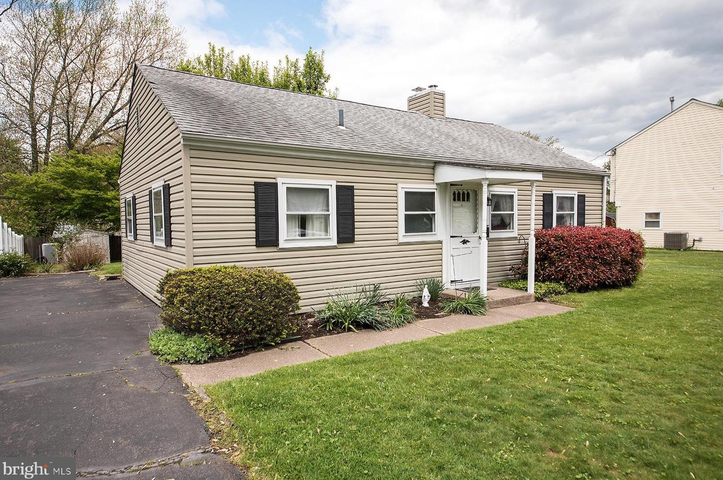 856 Willow St, Southampton PA  18966-3432 exterior