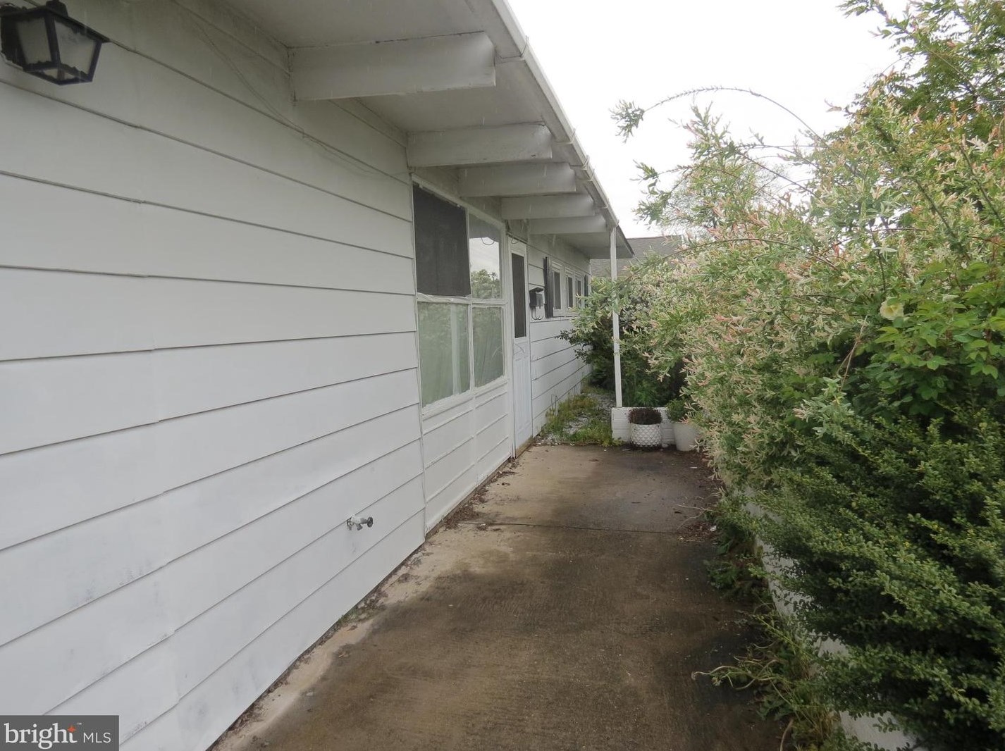 41 Spring Ln, Levittown, PA 19055-2003