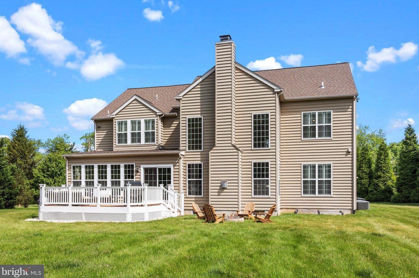 11 Cloverlee Ln, Upper Makefield PA  18940-1116 exterior