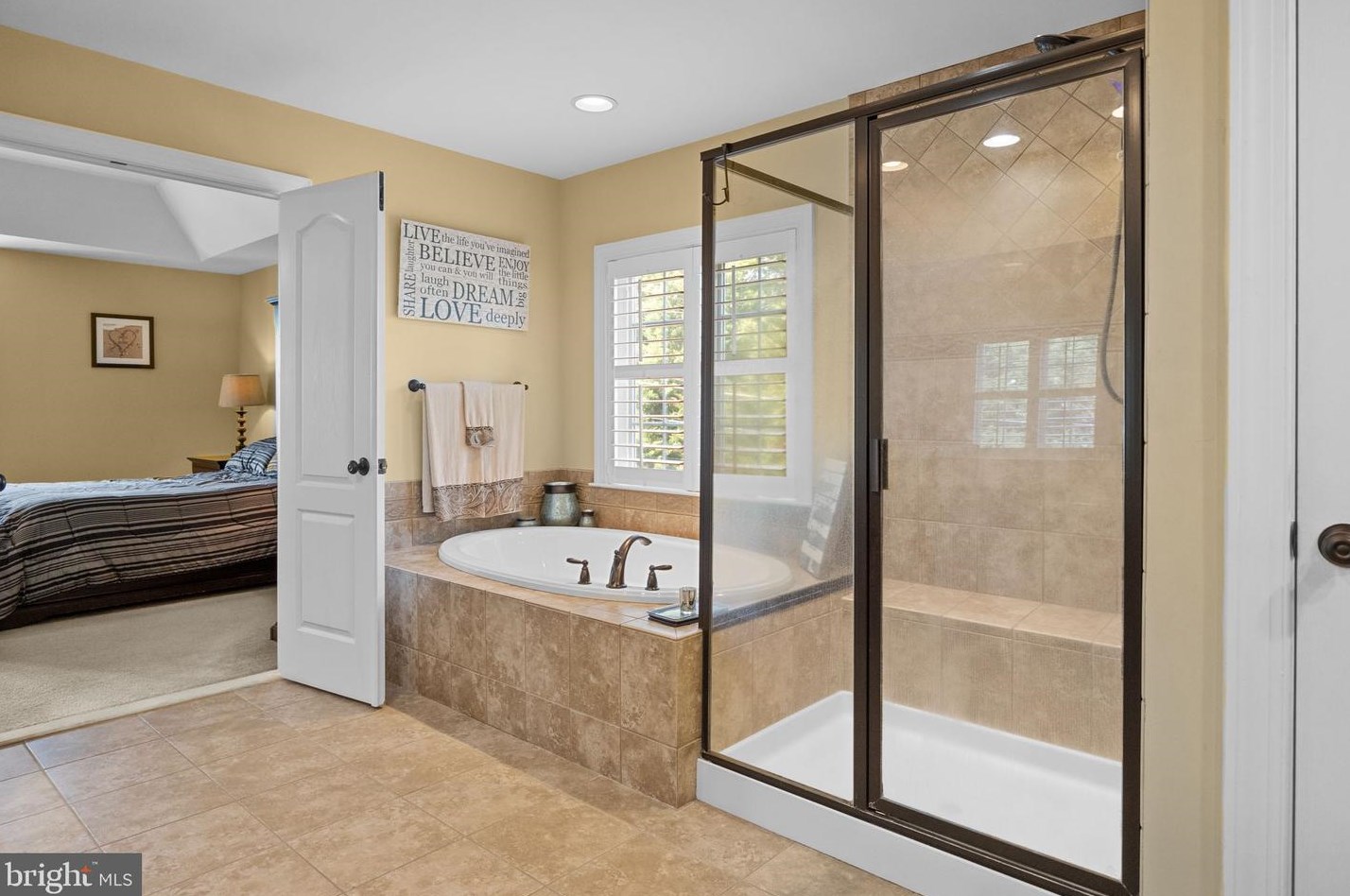 11 Cloverlee Ln, Upper Makefield PA  18940-1116 exterior