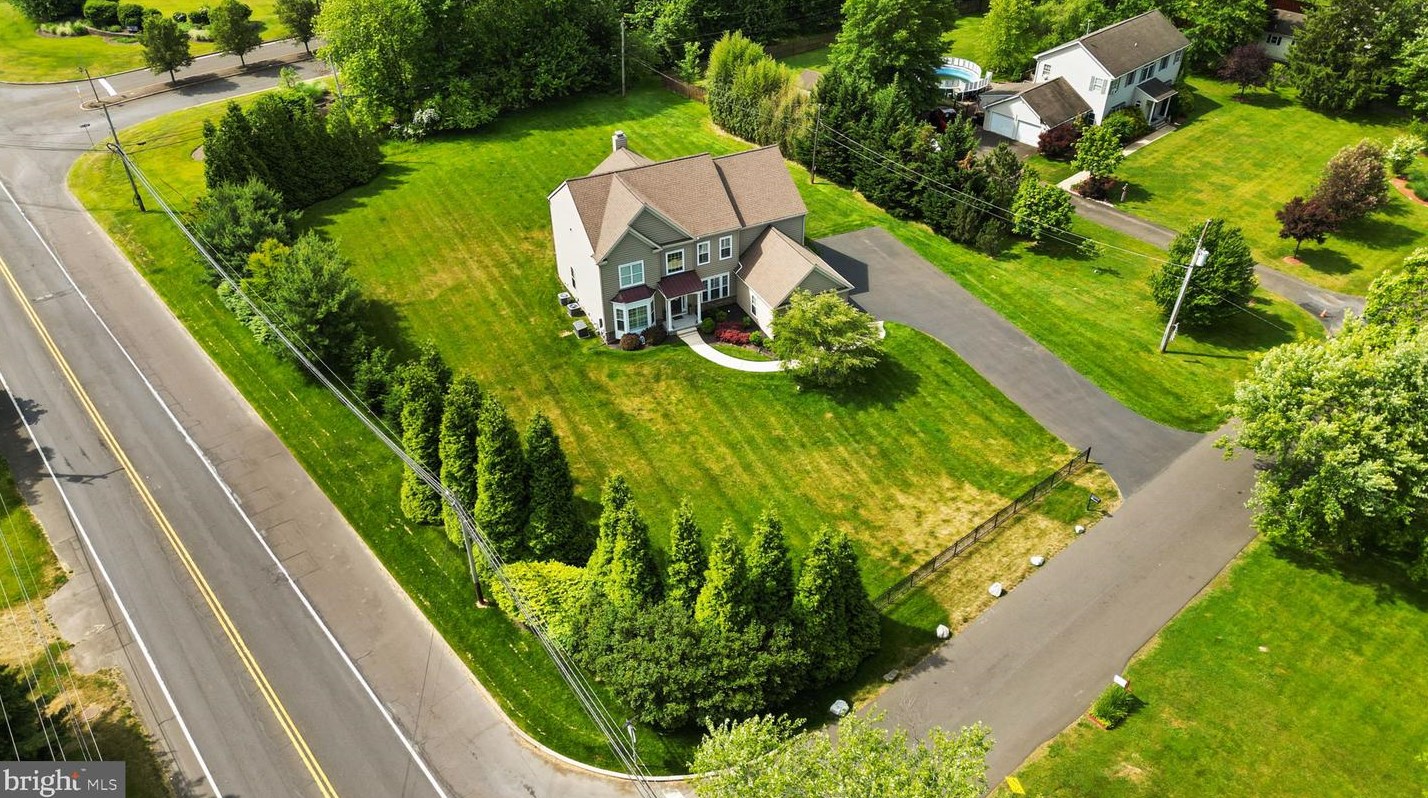 11 Cloverlee Ln, Upper Makefield PA  18940-1116 exterior