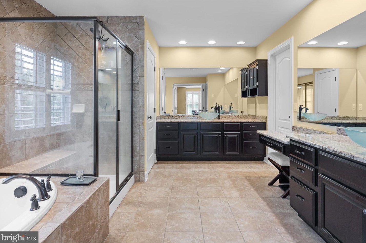 11 Cloverlee Ln, Upper Makefield PA  18940-1116 exterior