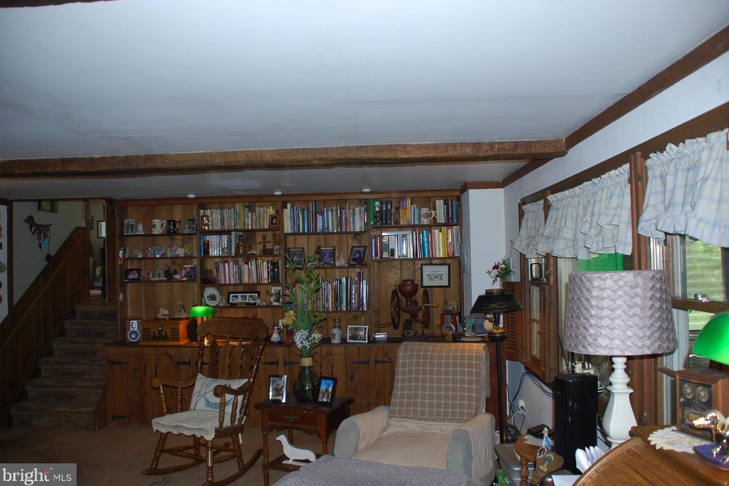 33 Hawk Cir, Gardenville, PA 18901