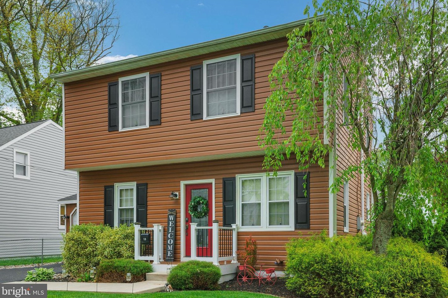 13 Oak Ave, Langhorne, PA 19047-5370