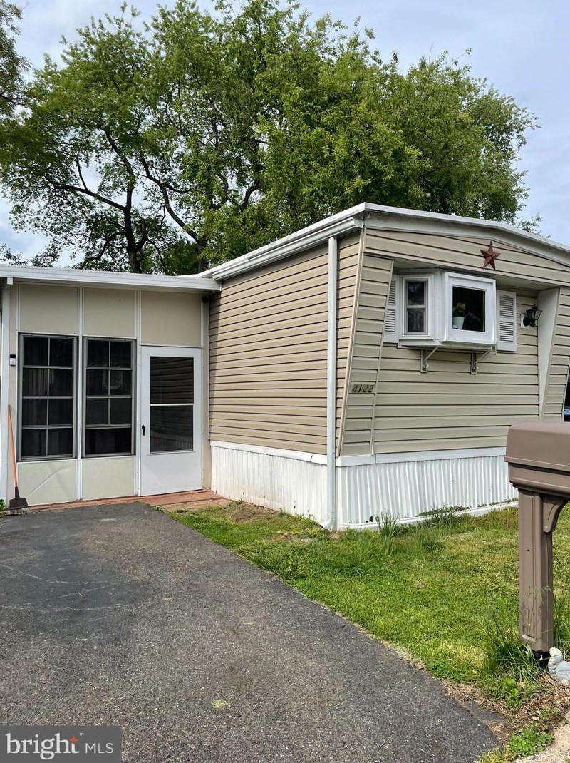 4122 Davis Dr, Yardley, PA 19067