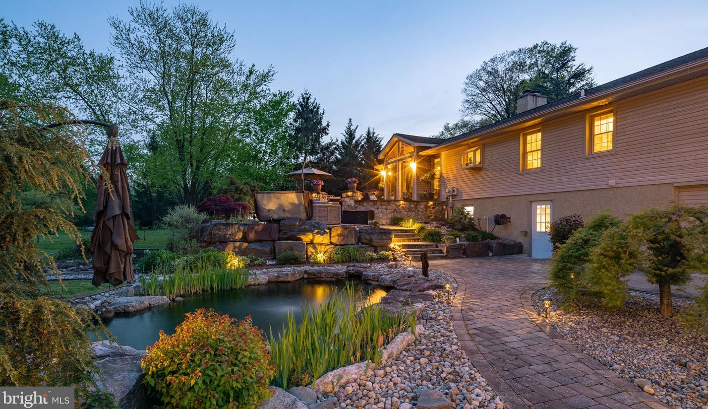 107 Shady Retreat Rd, Gardenville, PA