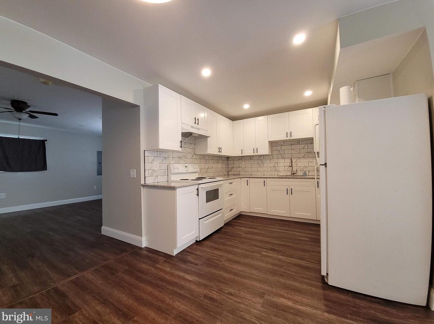 30 Crystal Rd, Levittown PA  19057-1416 exterior